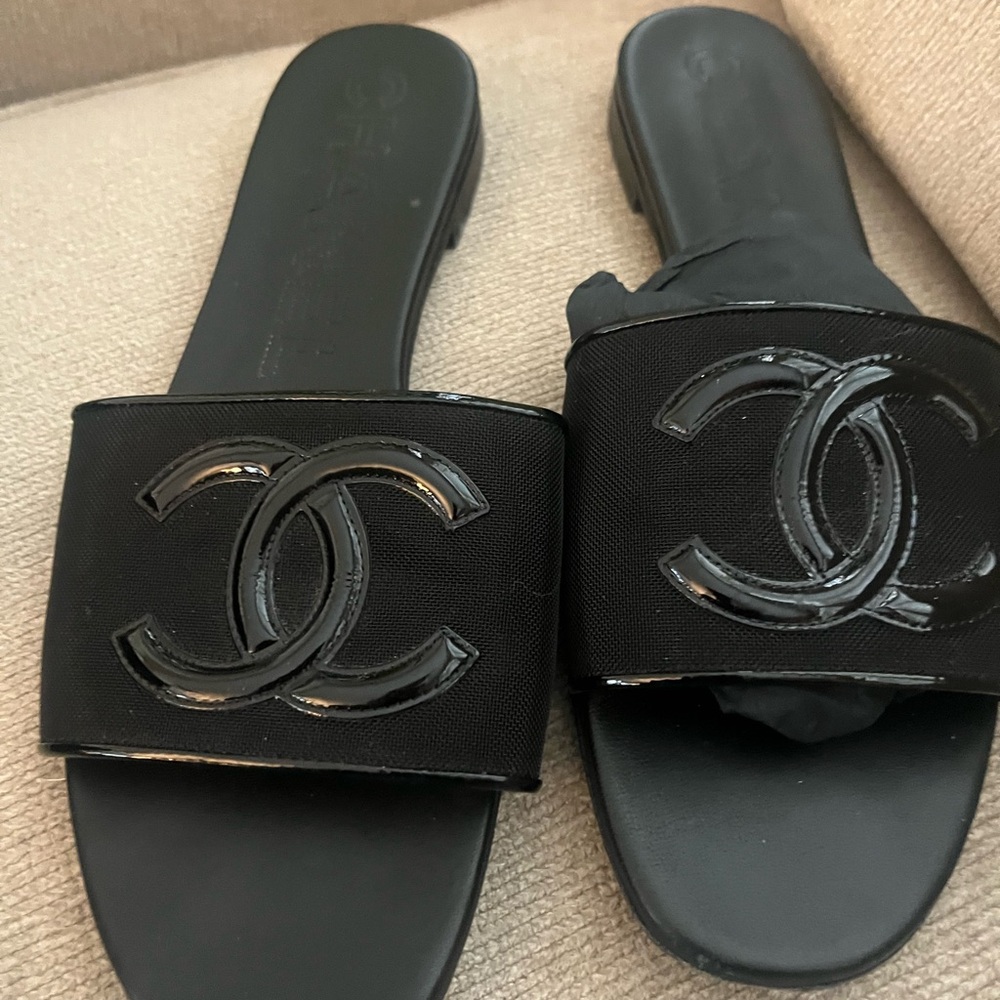 CHANEL Black Logo Slide Sandals